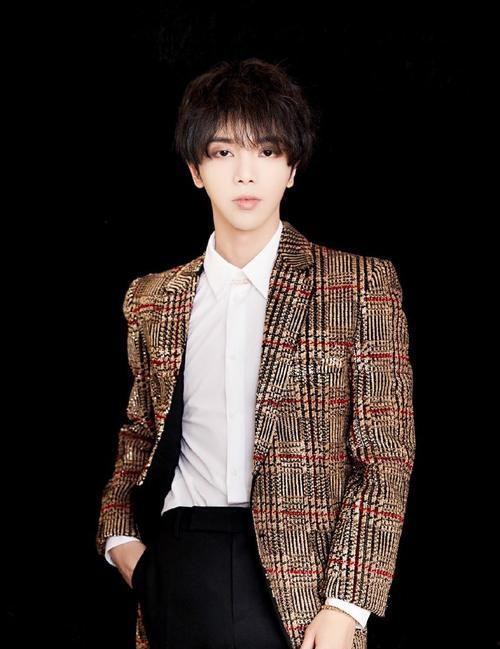 明星爆料唐三镜视频大全,明星爆料背后的精彩瞬间  第1张